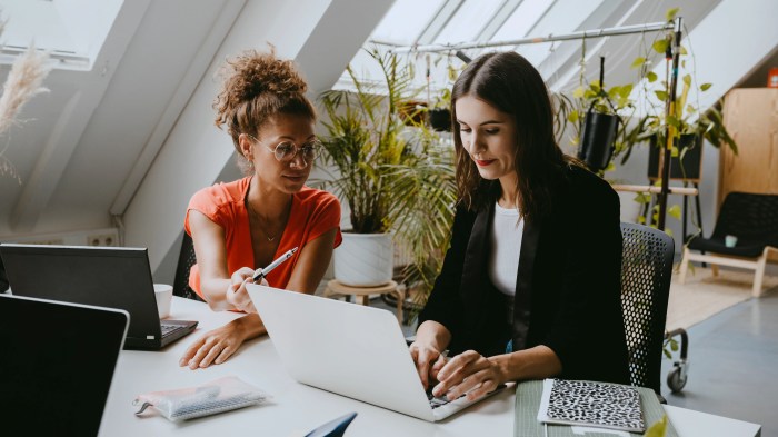 The benefits of finding a mentor for career development | Totaljobs